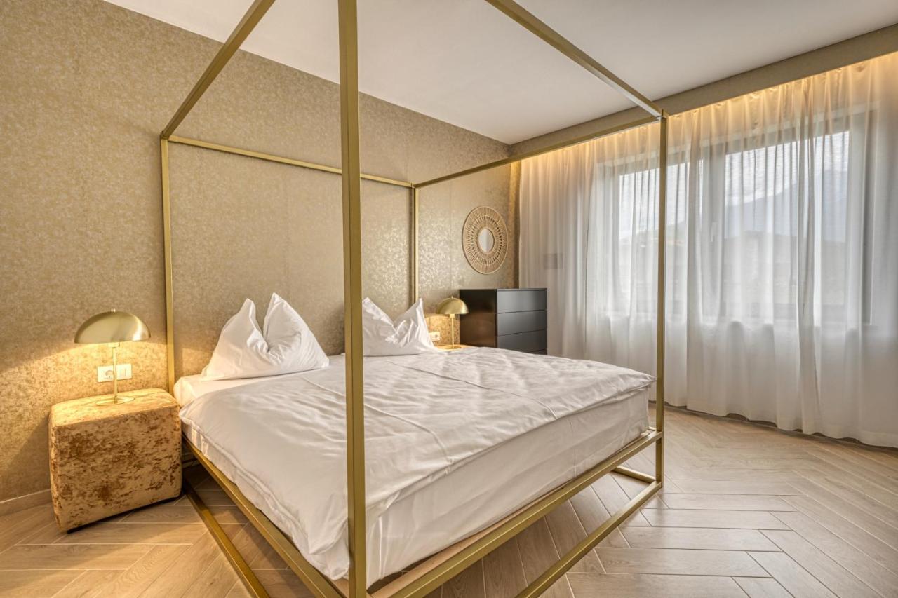 Goldfinger + Suites Lana Exterior foto