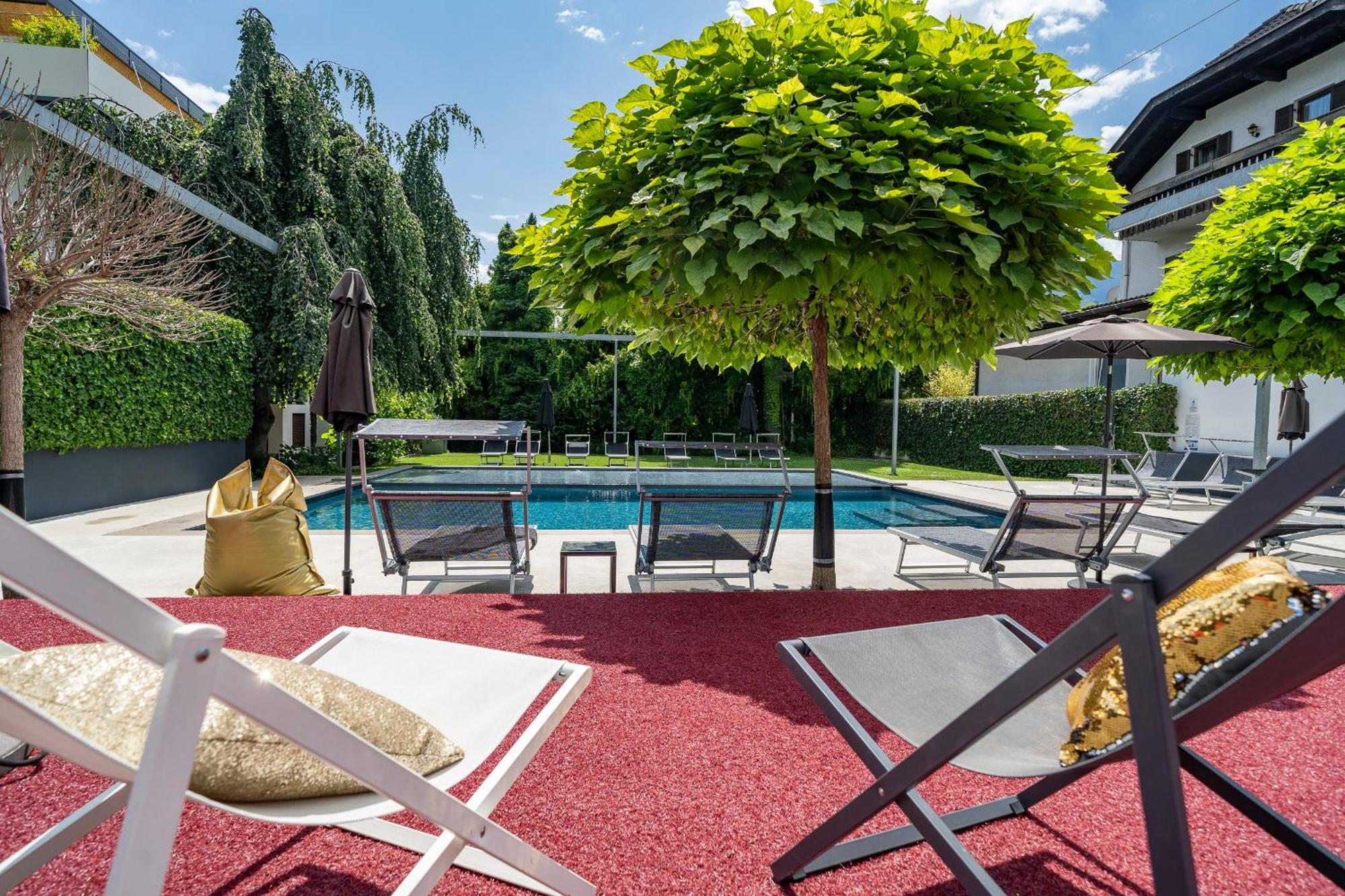 Goldfinger + Suites Lana Exterior foto