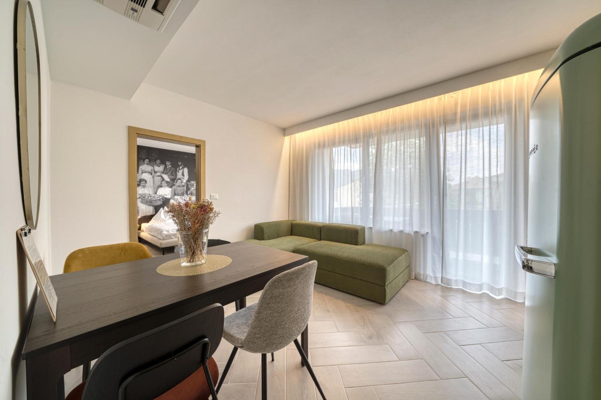 Goldfinger + Suites Lana Exterior foto